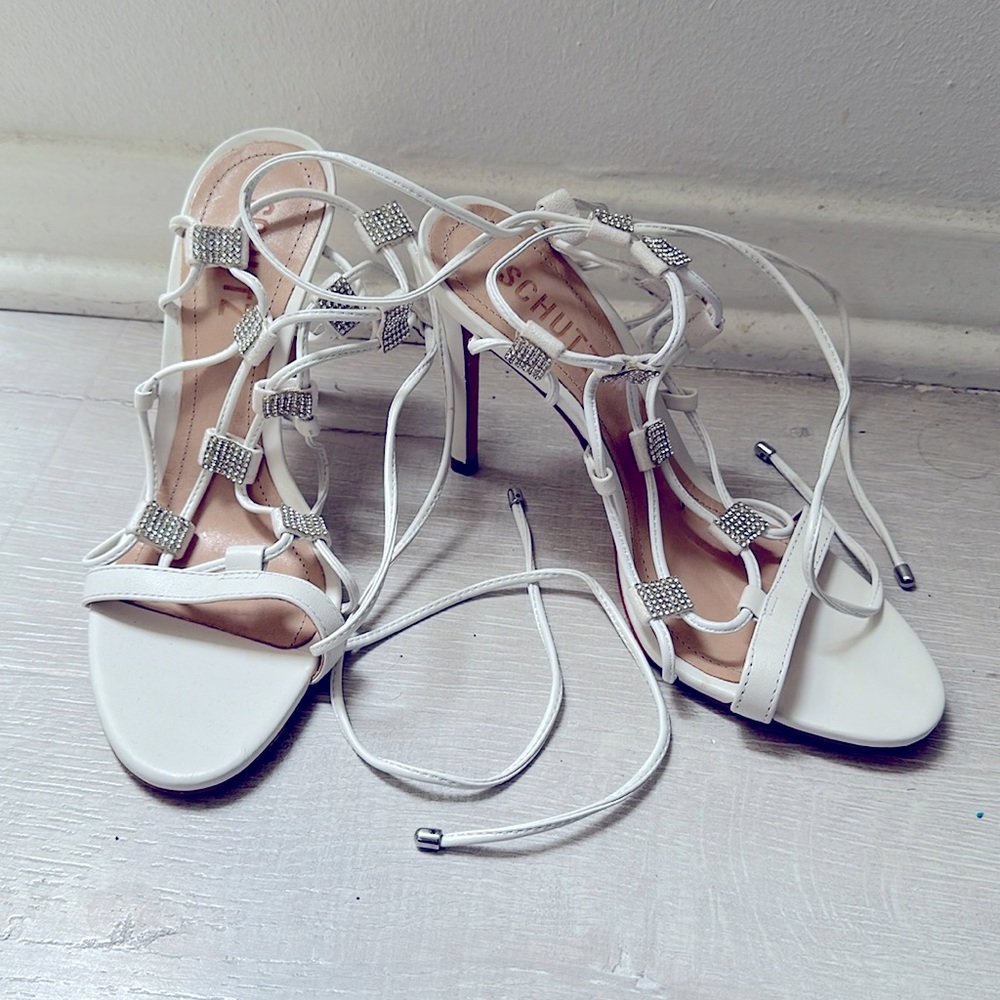 New, sexy Strandell white bridal shoe with rhinestones size 7